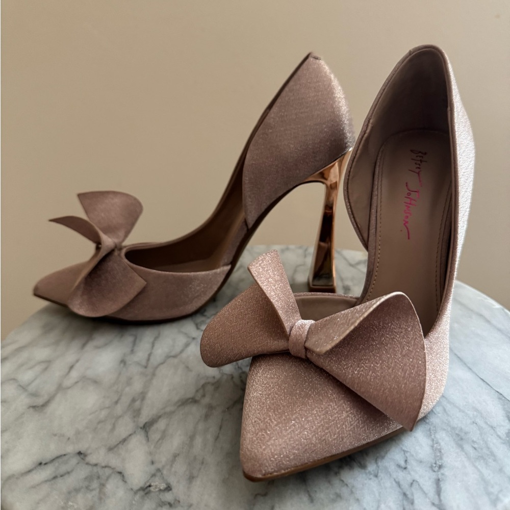 Betsey Johnson Women’s Nobble Sculpted Bow Pumps Size 10 Champagne Sparkle - Picture 5 of 8